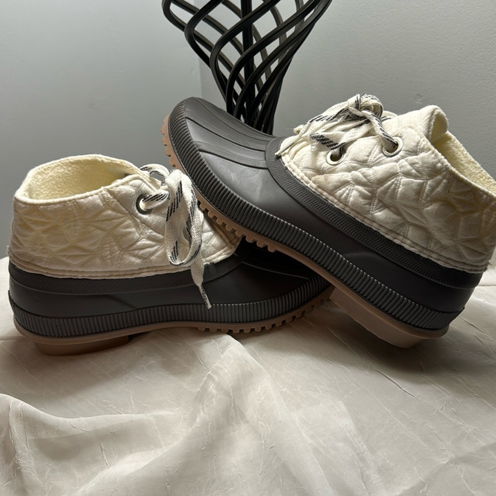 Maurices brand duck boots, gently worn size size 9m